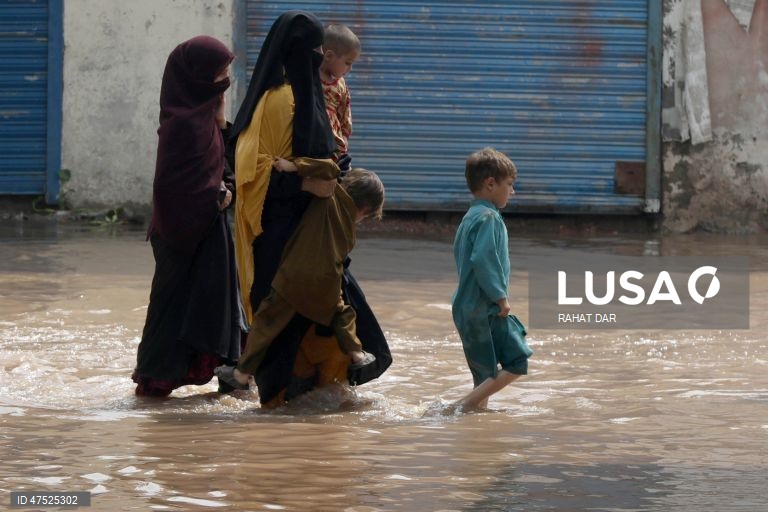 Paquistão: Cheias provocadas pelas monções em Lahore
