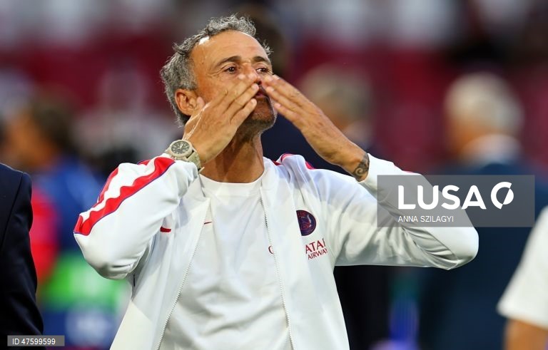 O Paris Saint-Germain derrotou hoje o Aston Villa, em Salzburgo, por 2-1 para garantir a segunda Supertaça Europeia consecutiva.