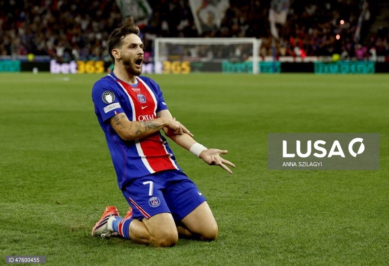 O Paris Saint-Germain derrotou hoje o Aston Villa, em Salzburgo, por 2-1 para garantir a segunda Supertaça Europeia consecutiva.