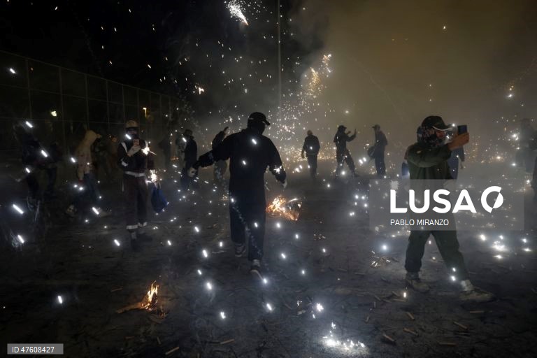 Espanha: Fogos de artifício "Nit de l'Alba" em Elche