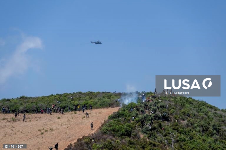 As autoridades marroquinas impedem a tentativa de centenas de migrantes subsarianos de chegar a Ceuta