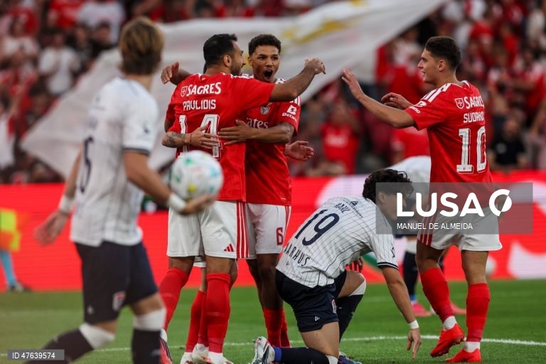 O Benfica ficou hoje mais perto da fase de liga da Liga Europa em futebol, ao vencer em casa os dinamarqueses do Aarhus por 3-1, em encontro da primeira mão do play-off, disputado no Estádio da Luz, em Lisboa.