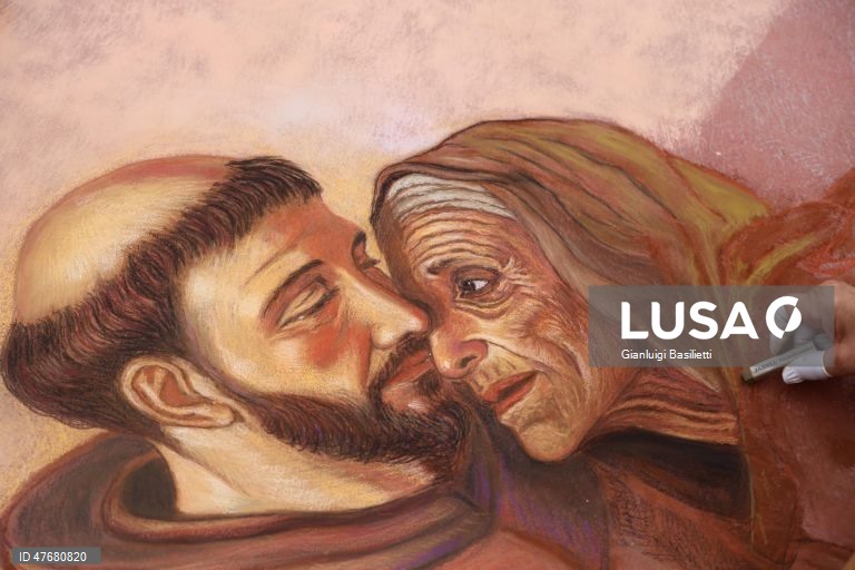 Itália: Pinturas de rua em Assis para as celebrações do 8º centenário da morte de São Francisco