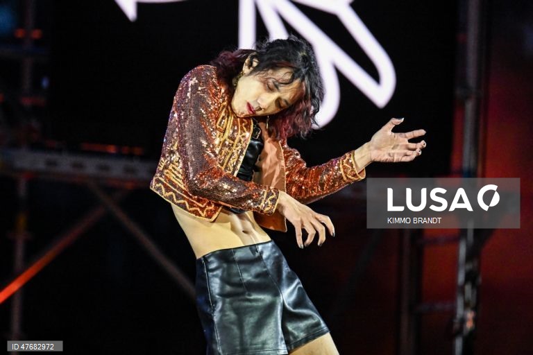 Final do Campeonato Mundial de Air Guitar em Oulu, Finlândia.