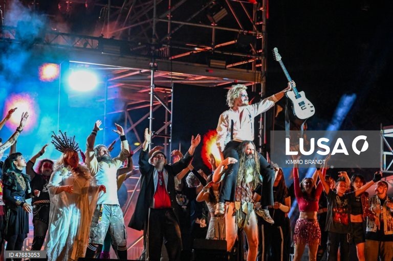 Final do Campeonato Mundial de Air Guitar em Oulu, Finlândia.