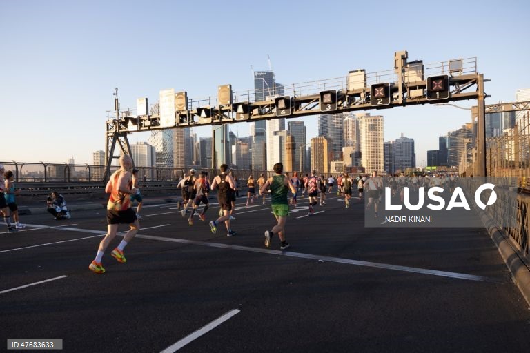 Participantes competem durante a Maratona de Sydney de 2026, em Sydney, Austrália.