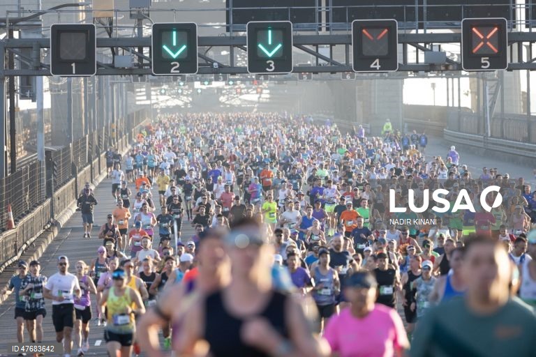 Participantes competem durante a Maratona de Sydney de 2026, em Sydney, Austrália.