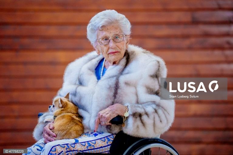 Noruega: Princesa Astrid, irmã do falecido Rei Harald, morre aos 94 anos