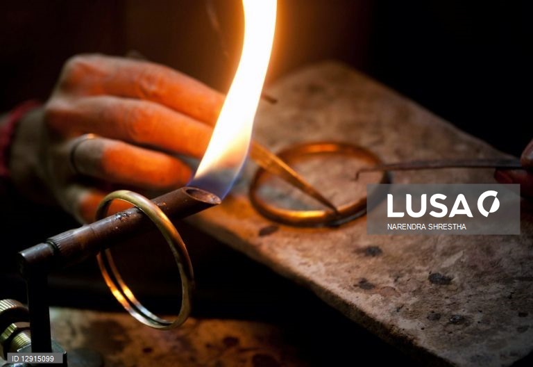 Portugal: Silver prices more than doubled in 2025 outshining gold