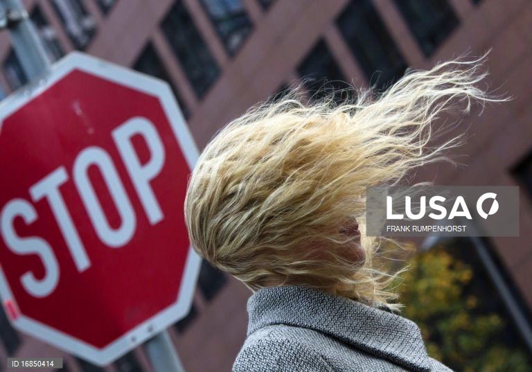 Portugal: High wind warning for Lisbon, Leiria Tuesday