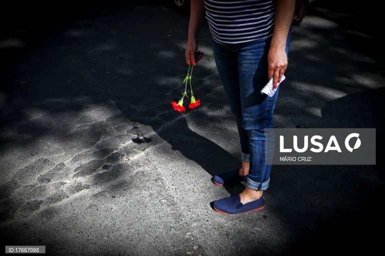 Alunos de Portugal, Moçambique, São Tomé e Príncipe e Timor-Leste em concurso sobre 25 de Abril