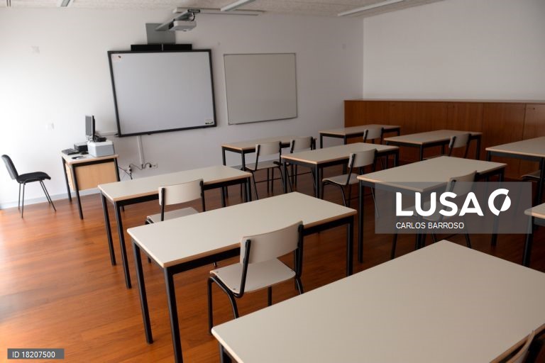 Mais de metade dos alunos com origem imigrante já sentiu discriminação na escola - estudo