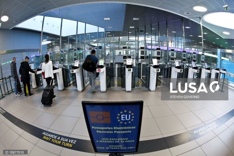 Portugal: Lisbon airport border control queues easing - government