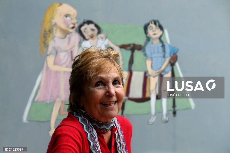 Obra da série Capuchinho Vermelho de Paula Rego vendida em leilão por 293 mil euros