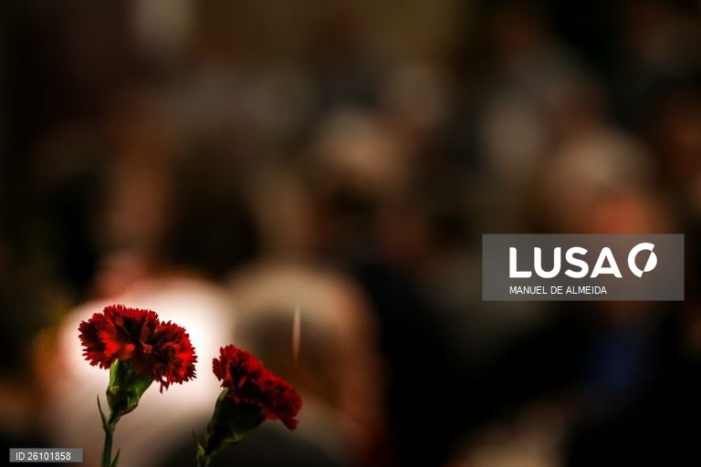 Classificada como tesouro nacional bobina com senha do 25 de Abril