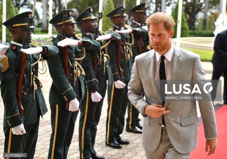 Príncipe Harry desloca-se a campo de minas em Angola