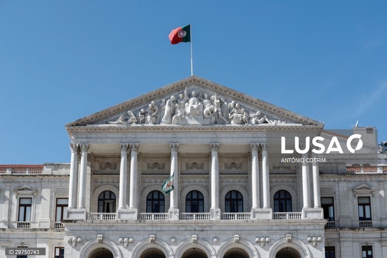 Parlamento aprova pedido do Governo para discutir Prestação Social Única em dez dias