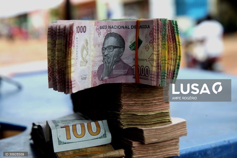 PIB angolano cresceu na última década, mas poupança e investimento caíram