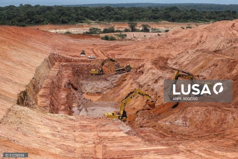 Um em cada três projetos mineiros em Angola estão paralisados