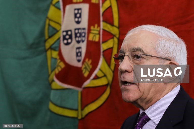 Arquivo de Otelo Saraiva de Carvalho doado ao arquivo Ephemera