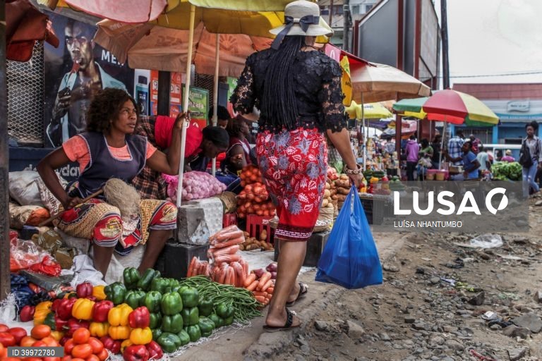 Oxford Economics prevê inflação em Moçambique nos 4,8% este ano e 8,4% em 2027