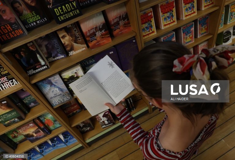 Biblioteca flutuante da organização humanitária GBA Ships atraca em Díli