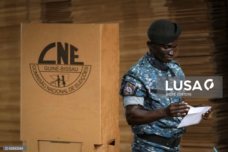 Marcação de novas eleições na Guiné-Bissau e Constituição revista dois meses depois do golpe