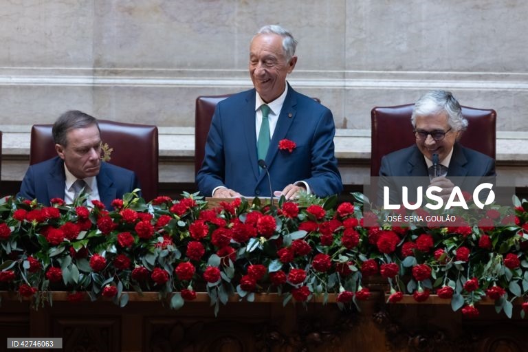 25 Abril: Marcelo defende que nada se compara à Revolução dos Cravos e lembra protagonistas da democracia