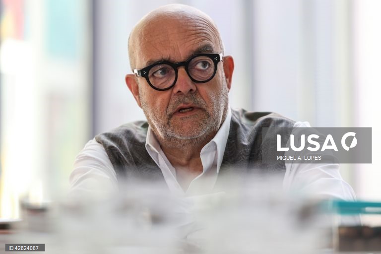 Cabrita Reis leva a Veneza visão pessoal da Via Sacra em 14 pinturas inéditas