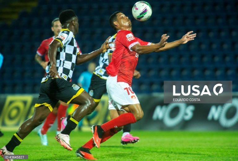 Golo de Vinícius garante vitória do Santa Clara sobre Boavista