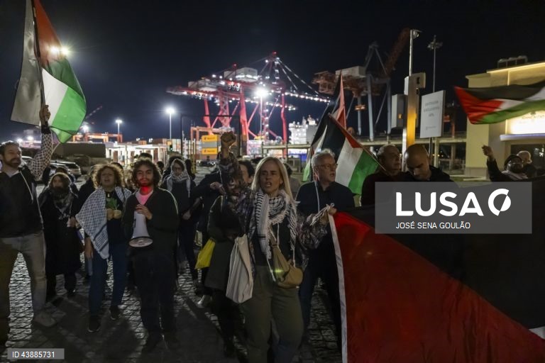 Portugal: Protest in Lisbon against ship accused of carrying arms to Israel