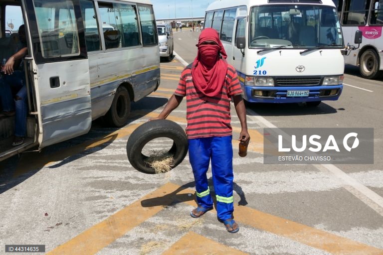 Manifestantes vandalizam instalações da concessionária da N4 em Maputo