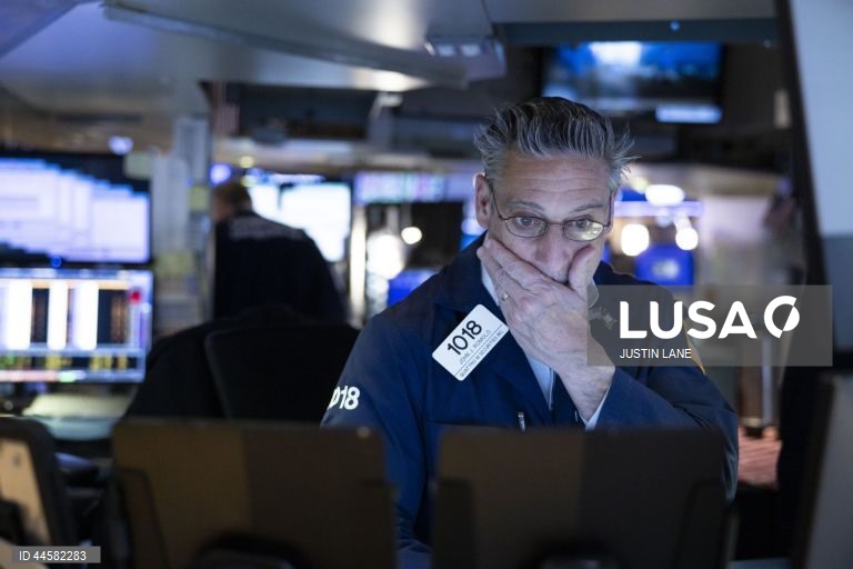 Wall Street começa última sessão da semana com perdas