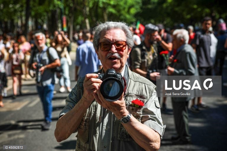 Morreu Eduardo Gageiro, fotojornalista da realidade do país e do 25 de Abril, aos 90 anos