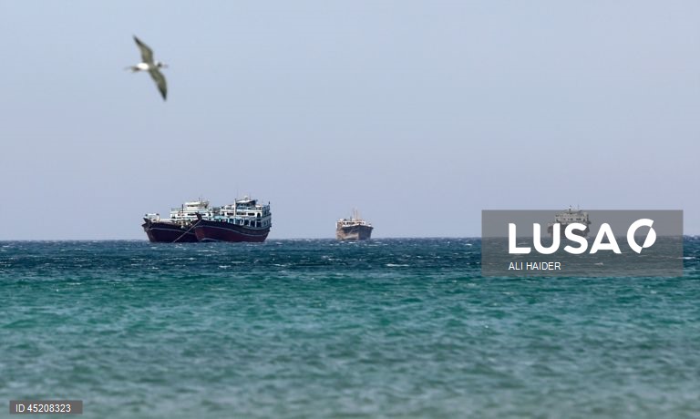 Conversações entre o Irão e países europeus para atravessar estreito de Ormuz - Teerão