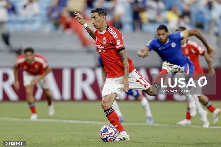 Di María diz adeus ao Benfica com cinco troféus e um magia ímpar