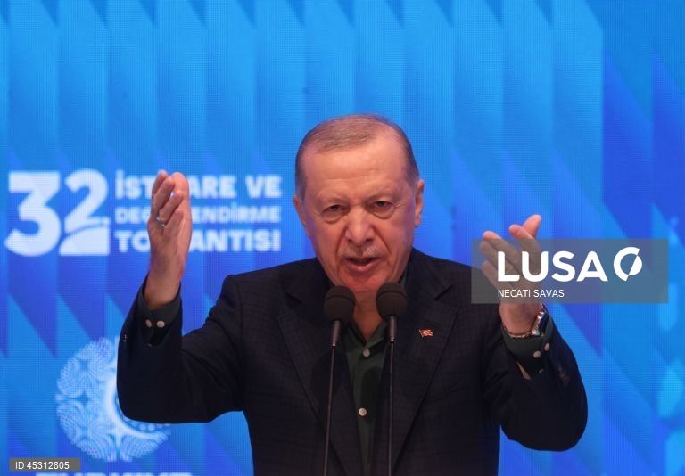 Presidente da Turquia congratula-se com desarmamento do PKK