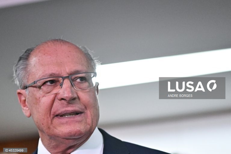 Brasil indignado com tarifas espera desde maio resposta dos EUA a proposta para negociar