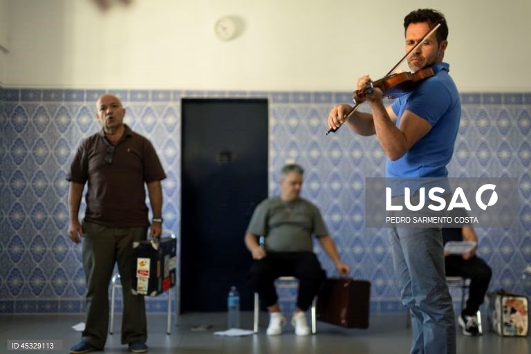 Reclusos de Vila Real dão vida à peça “Sem destino” que fala sobre liberdade