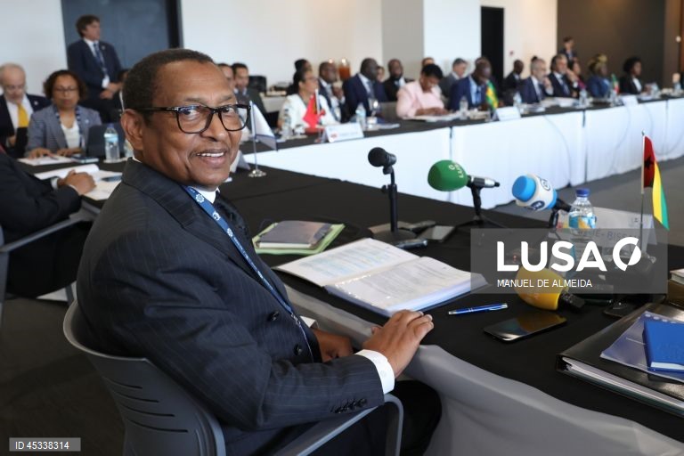 Bissau fará cimeira da CPLP com quem estiver perante indefinição de Portugal