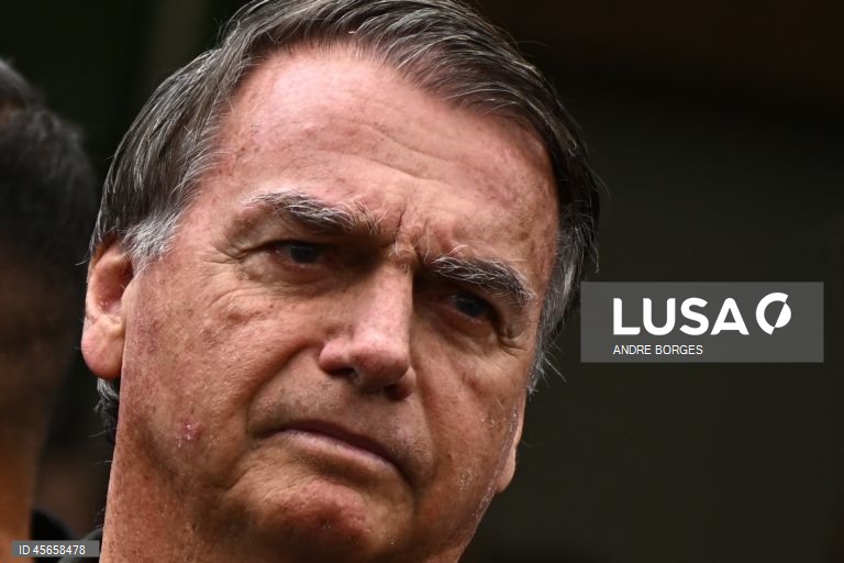 Jair Bolsonaro pede ao Supremo para receber assessor de Trump na prisão