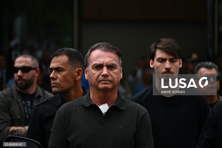 Supremo do Brasil autoriza assessor de Trump a visitar Bolsonaro na prisão