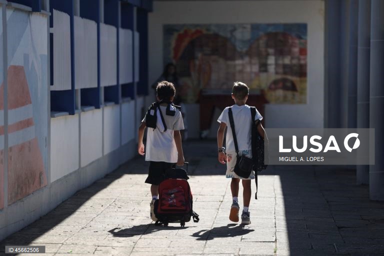 Ministério da Educação abre concurso para vinculação aos quadros de 1.406 técnicos especializados