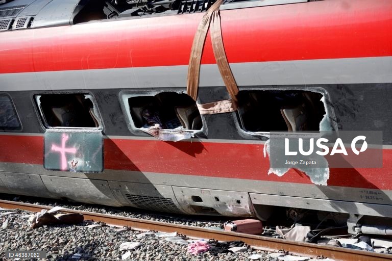 Presidente angolano apresenta condolências ao Rei de Espanha após acidente ferroviário