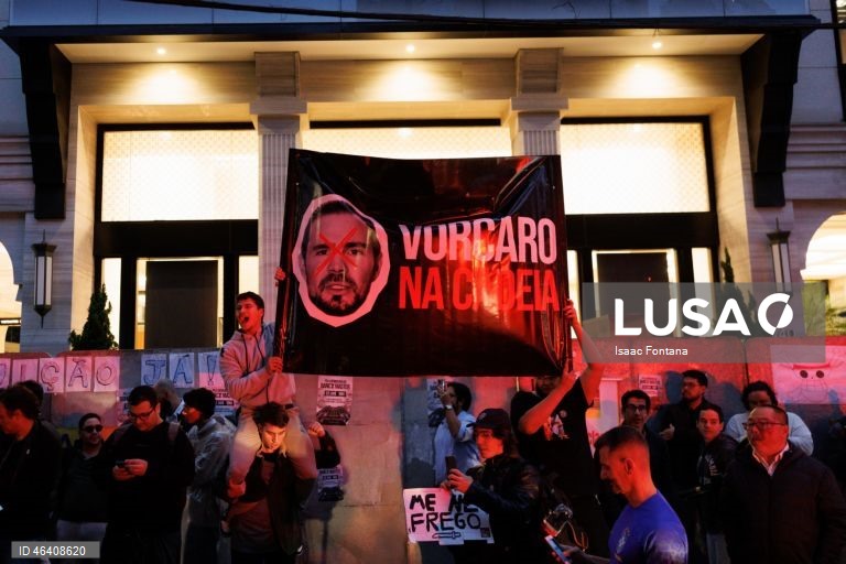 Senadores brasileiros querem investigar ligação de juizes do Supremo a fraude