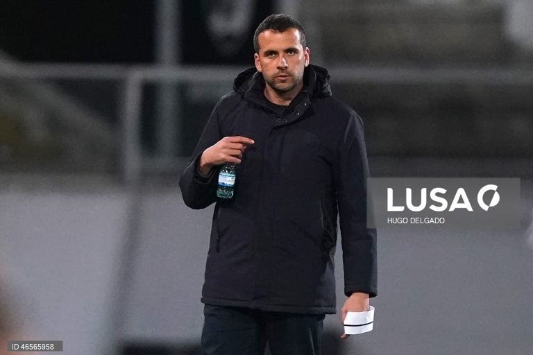 João Nuno deixa comando técnico do Estrela da Amadora ao fim de seis meses