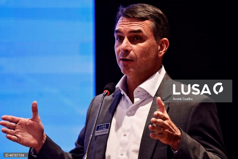 Justiça brasileira investiga Flávio Bolsonaro por susposta calúnia contra Lula