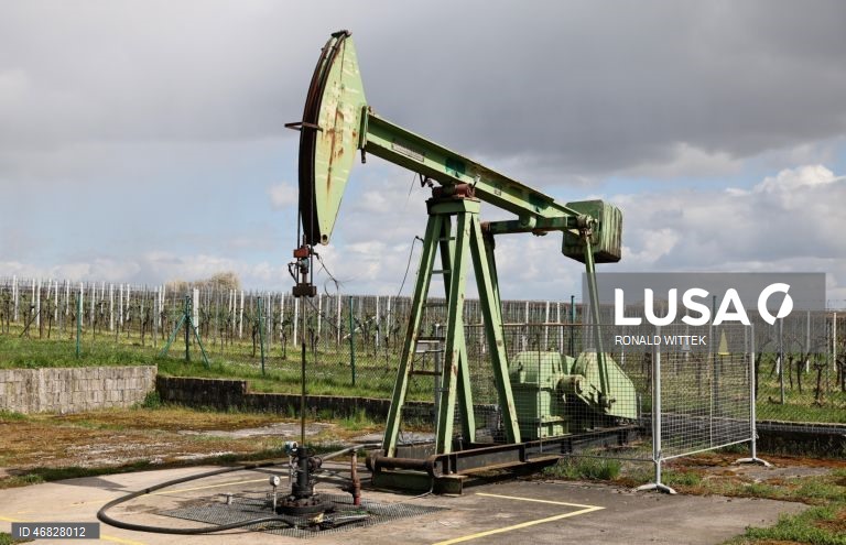 Brent cai 9% e negoceia abaixo dos 100 dólares pela 1.ª vez desde 22 de abril