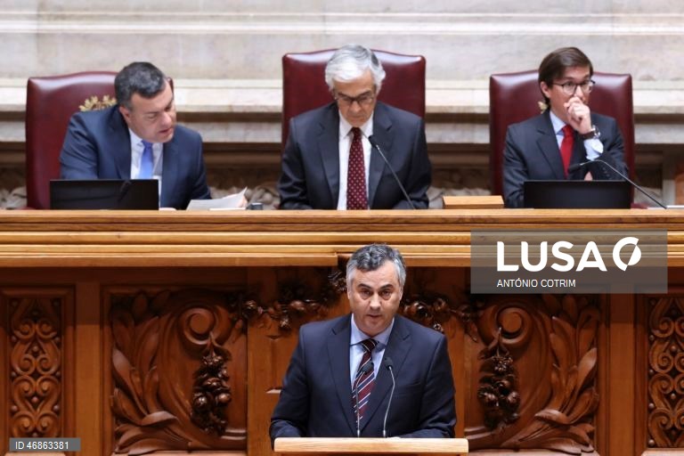 Ministro responde a críticas sobre Saramago dizendo que alternativa “também é militante do PCP”