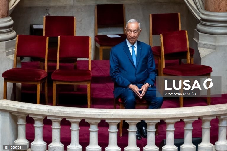 Constituição/50 anos: No regresso ao parlamento, Marcelo assistiu sozinho na tribuna à sessão solene